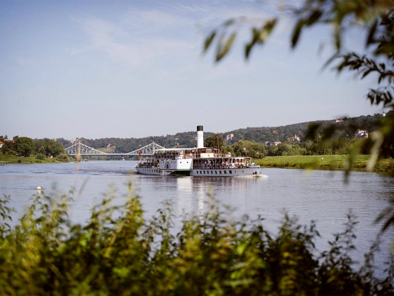 Schifffahrt auf der Elbe Foto © Tommy Halfter